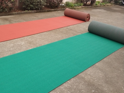 預(yù)制型橡膠卷材紅綠